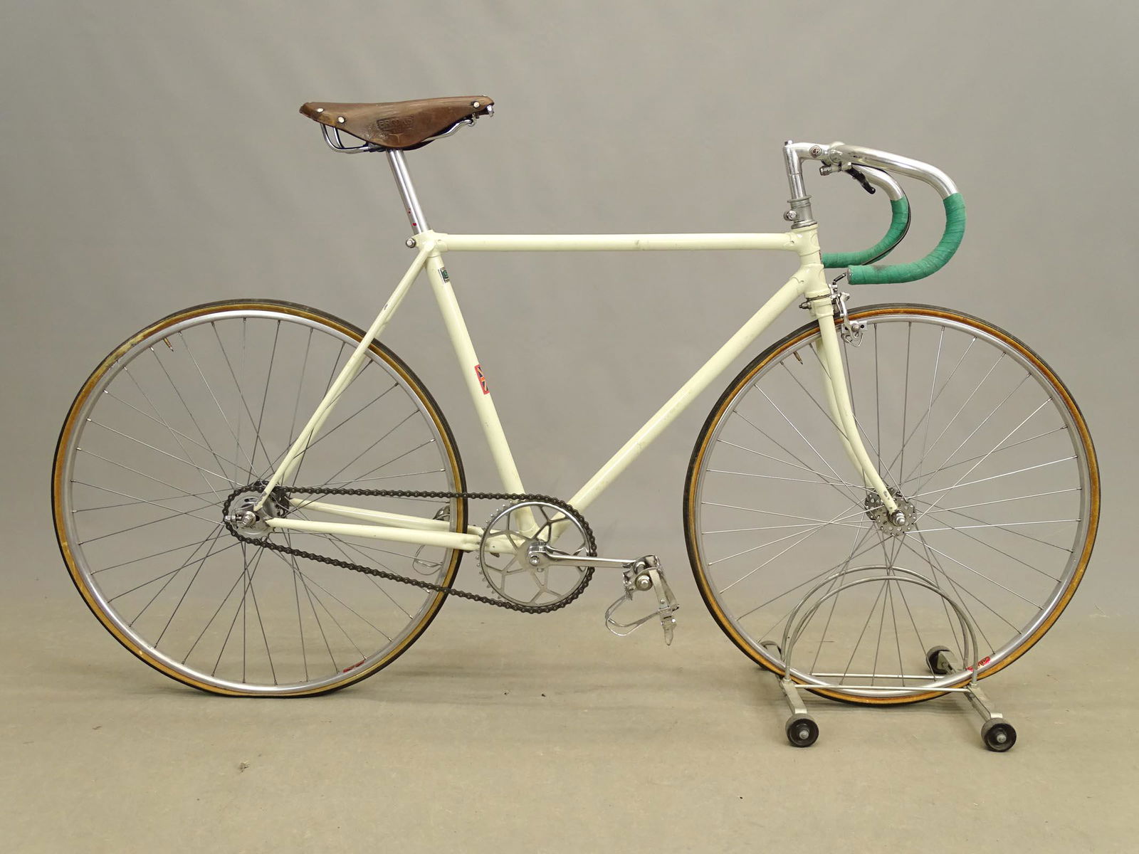 English Track Bicycle (1 of 9)