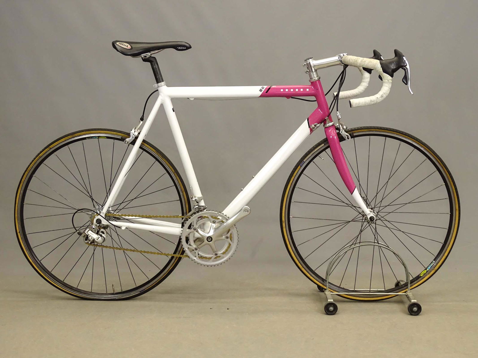 Pinarello Viaes Vera Men's Bicycle (1 of 12)