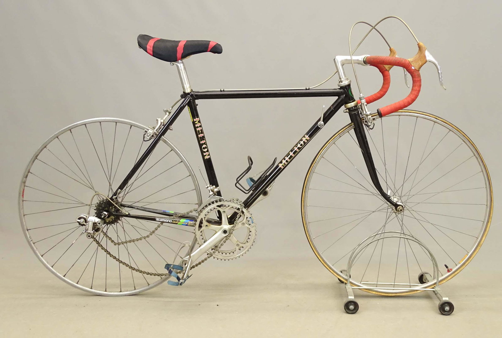 Melton Men's Bicycle: Melton men's 19" frame bicycle. Along with (2) non matching wheels. Good condition.