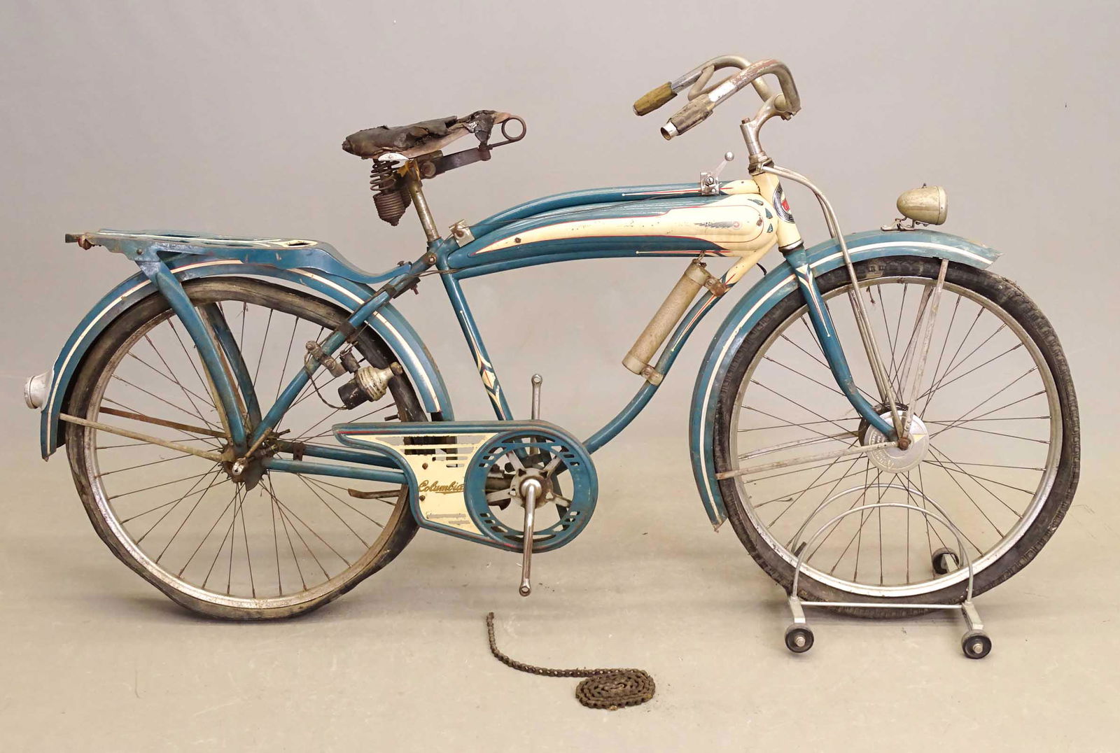 Pre-War Columbia Bicycle (1 of 9)