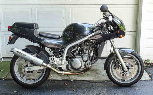 1995 MUZ Scorpion Motorcycle: 1995 MUZ Scorpion motorcycle. SN # 5NZ65E200S7502517, 660 cc Yamaha single cyclinder. 1050 original miles. Service records included. N.Y.S. title.