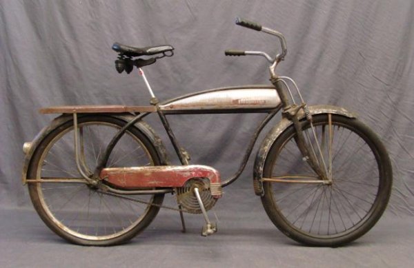 Pre War Roadmaster Balloon Bicycle: Pre war Roadmaster, barn fresh, missing rear carrier lens, horn button, fair restorable condition.