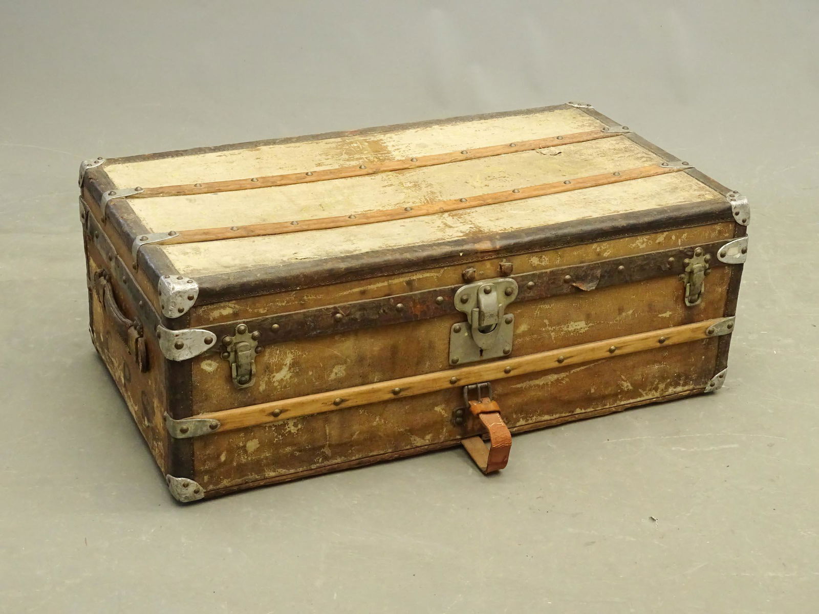 Louis Vuitton Trunk (1 of 6)