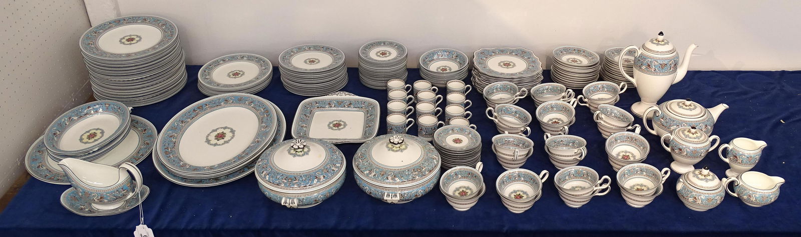 Wedgwood Dinner Service (1 of 7)