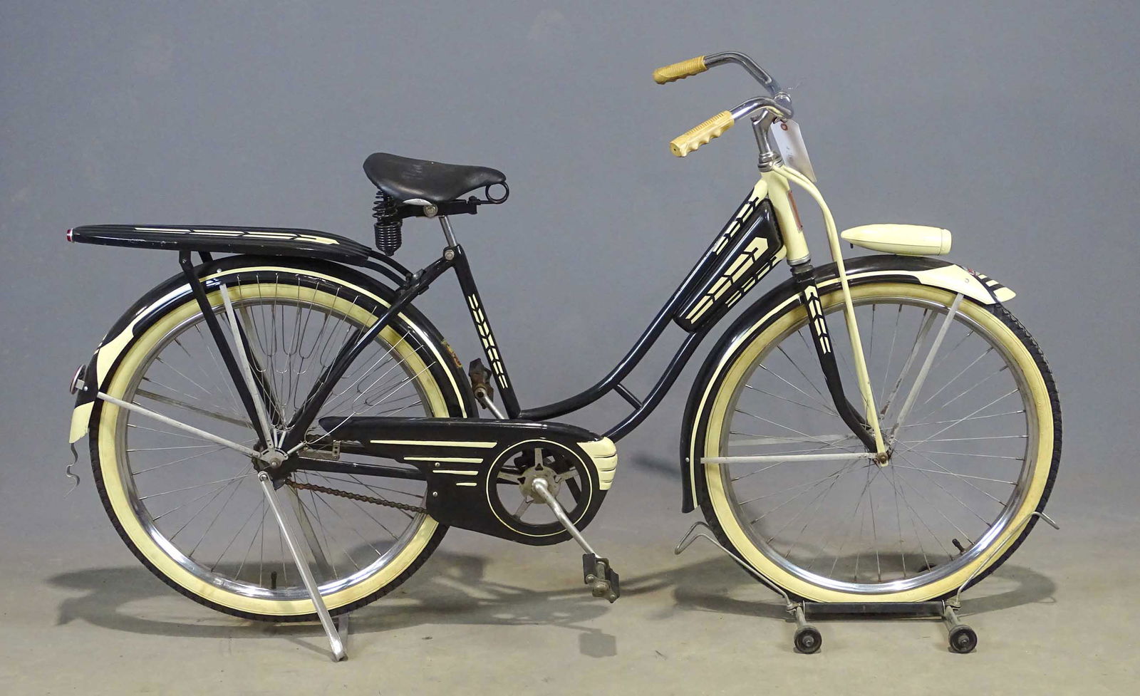 1941 Columbia  Balloon Tire Bicycle (1 of 9)
