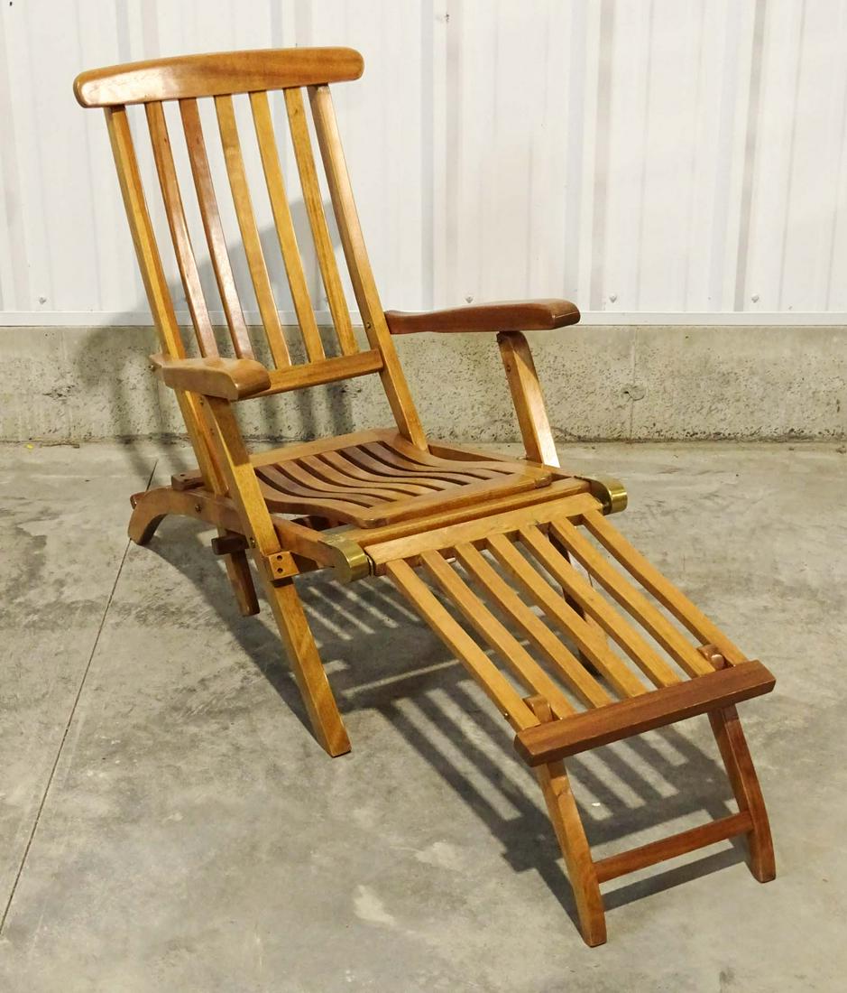Folding Deck Chair (1 of 4)