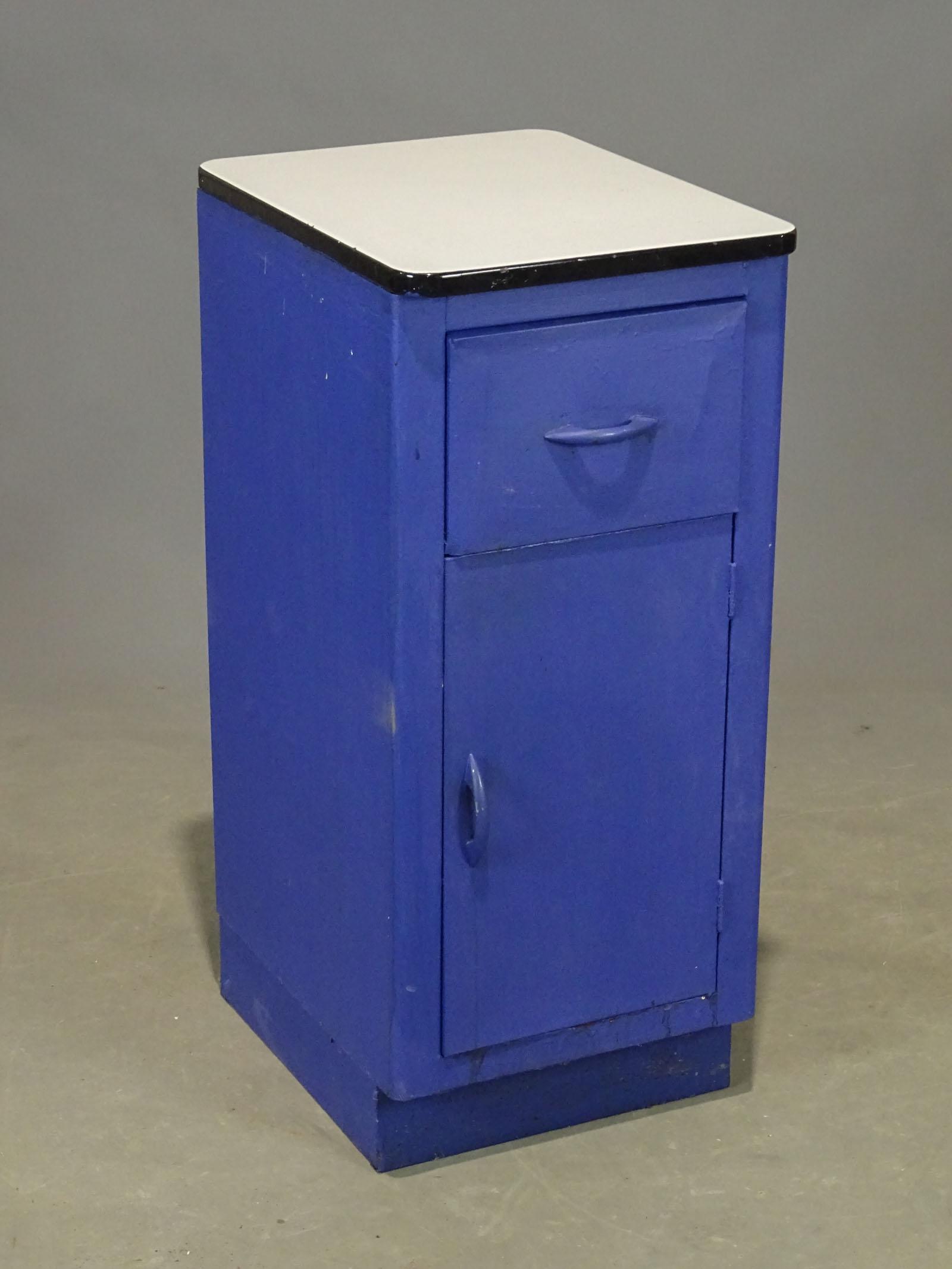 Vintage Kitchen Cabinet (1 of 4)