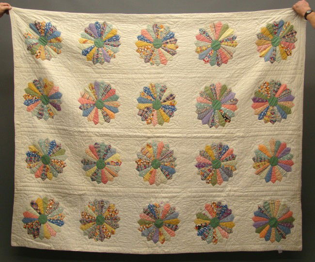 Quilt: Dresden Plate quilt C. 1930's. 66" x 80".