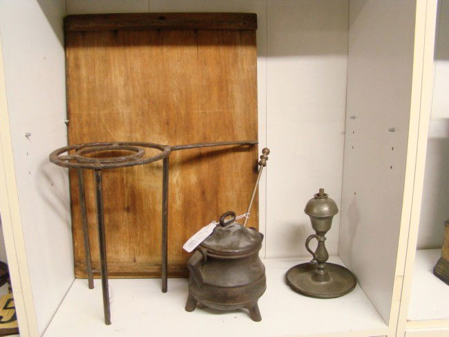 Misc. Lot: Misc. lot including breadboard, Cape Cod lighter, pewter oil lamp and trivet.