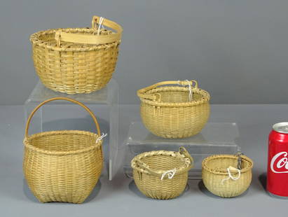 Basket Lot: Lot (5) baskets. One has tag "STEPHEN ZEH". Largest 6 1/2" D., 4 1/2" Ht.. Provenance: Estate of Myron & Carolyn Neugeboren Ct..