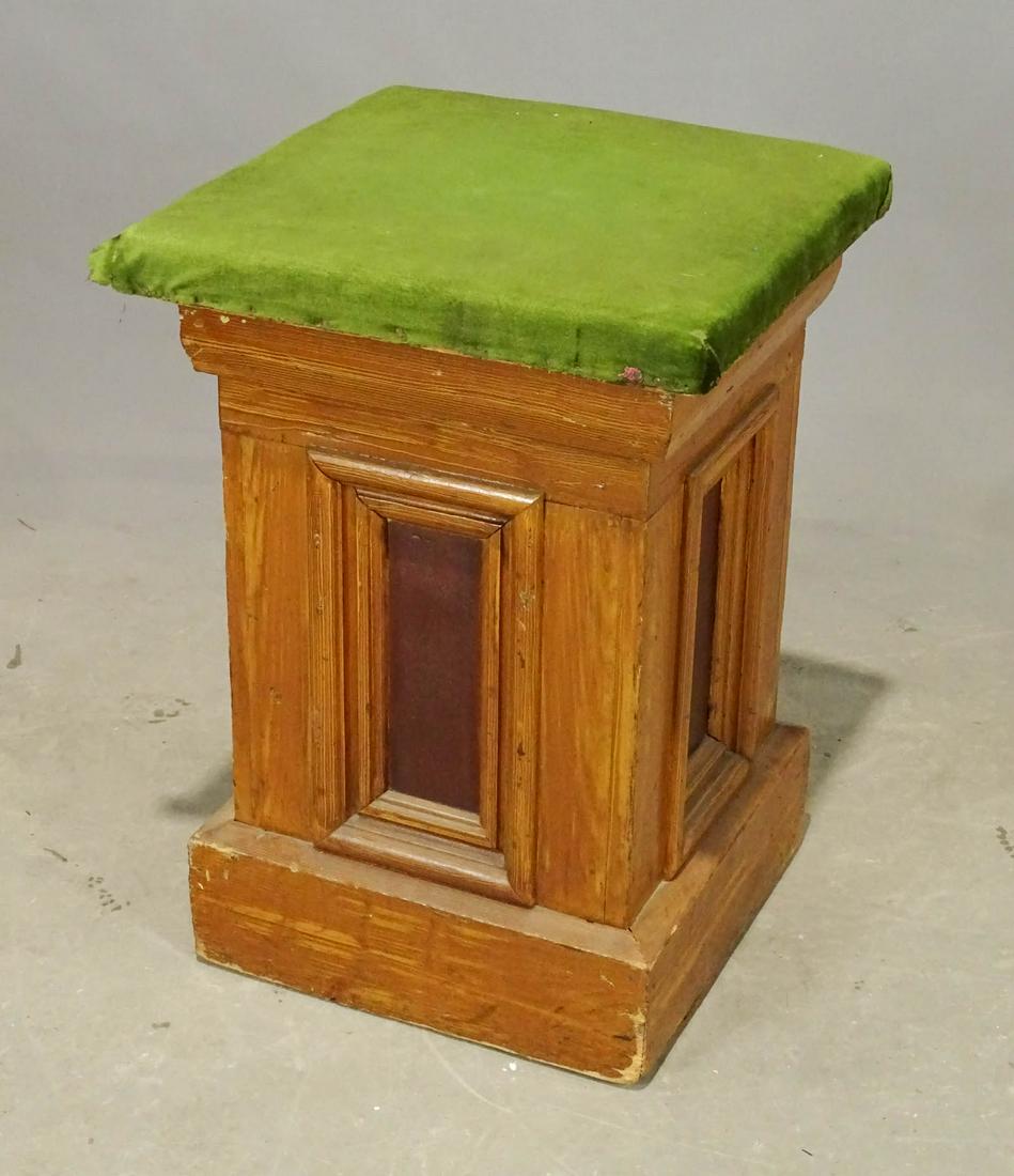 Oak Pedestal (1 of 3)