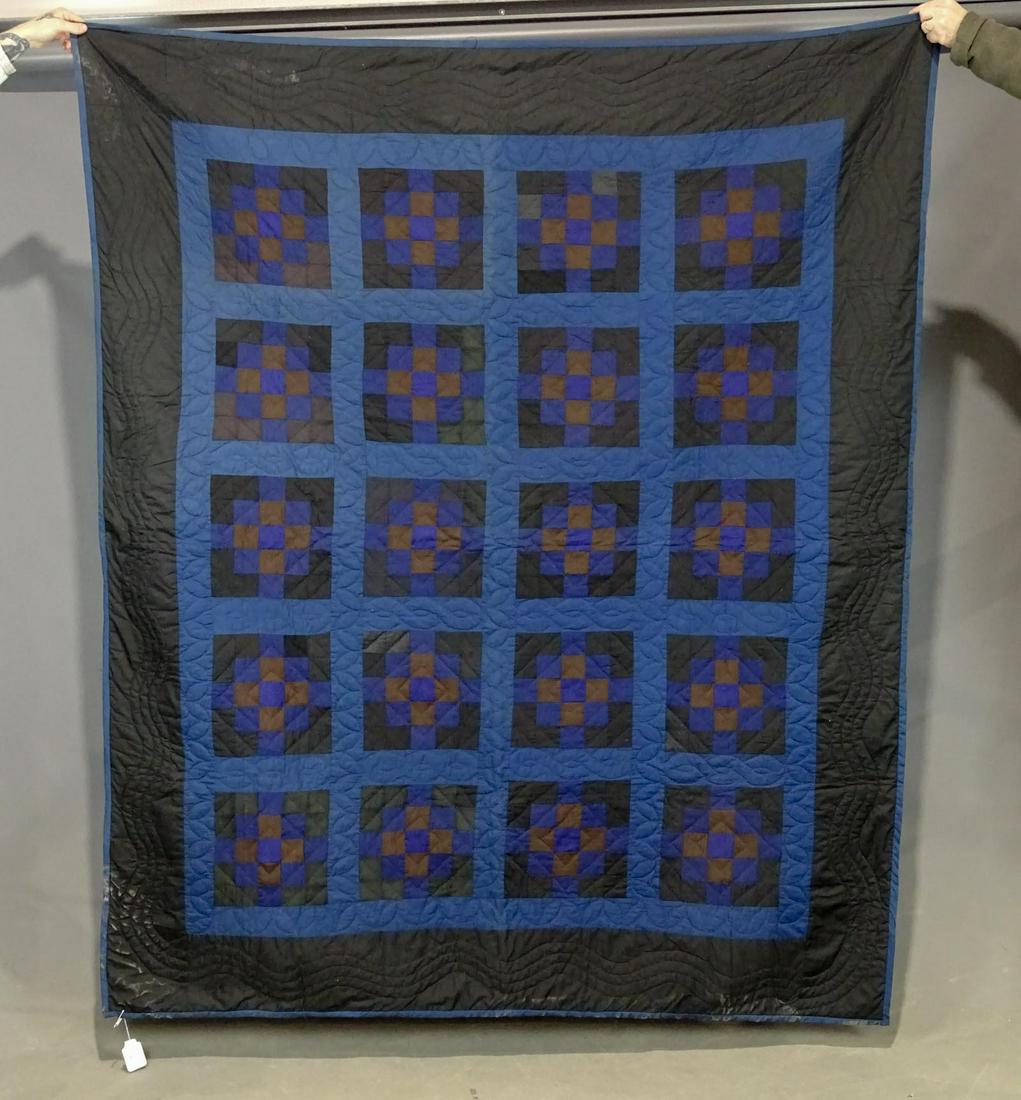 Amish Quilt: Amish squares quilt. 70" x 84".