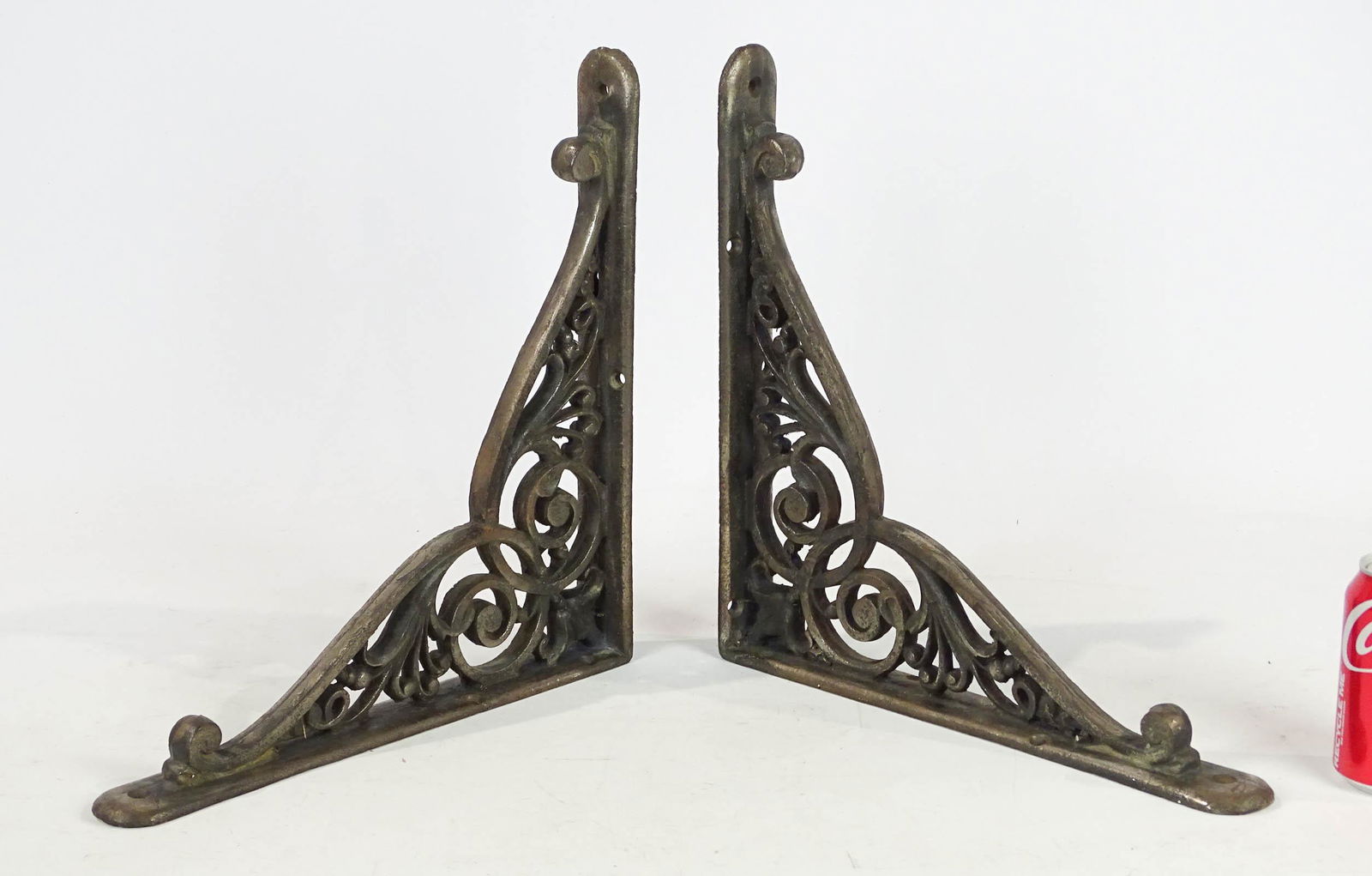 Pair Cast Iron Brackets (1 of 2)