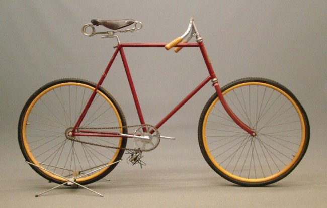c. 1898 Victor Tall Frame Pneumatic Safety Bicycle: c. 1898 Victor Tall Frame (24") Pneumatic Safety Bicycle. Mfg. by The Overman Wheel Co. Older restoration, retains name badge. VG cond.