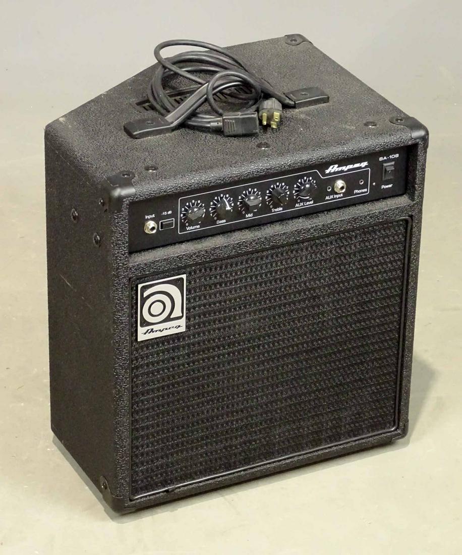 Ampeg Guitar Amplifier (1 of 3)