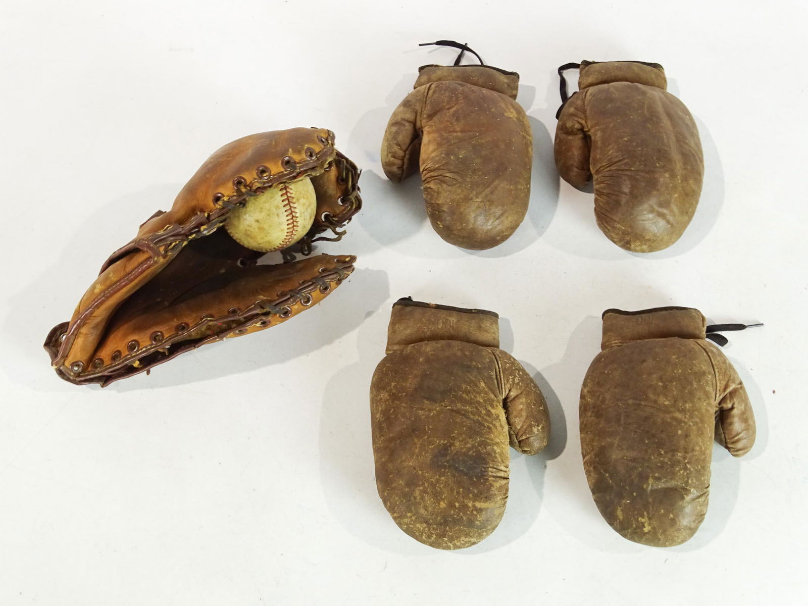 Sports Vintage Boxing Gloves (1 of 5)