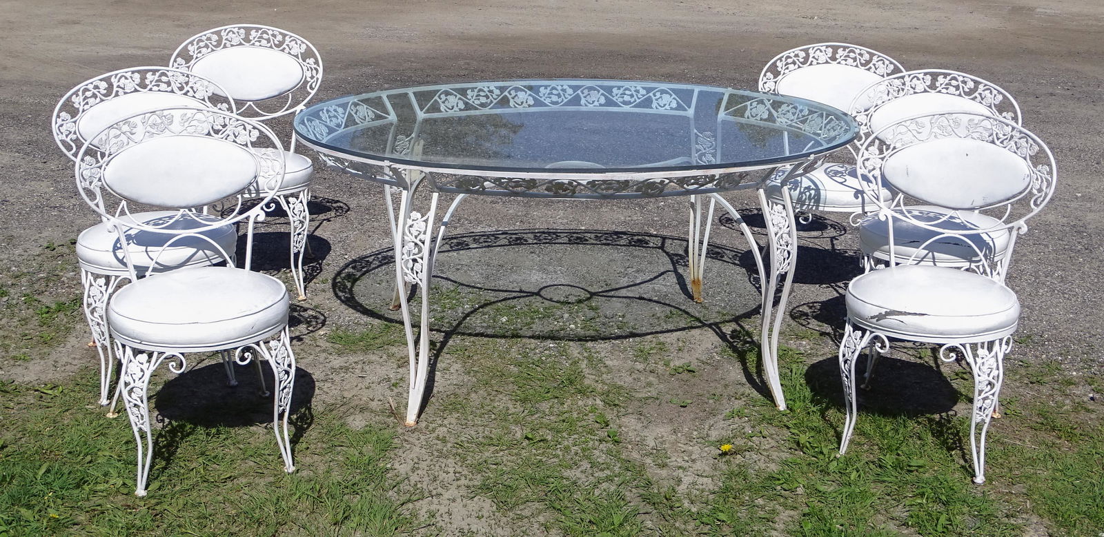 Wroght Iron Patio Set (1 of 8)