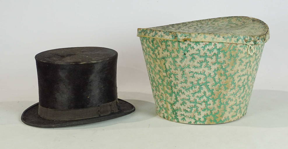 Wallpaper Hat Box with Hat (#0038) on Sep 10, 2022 | Copake Auction Inc