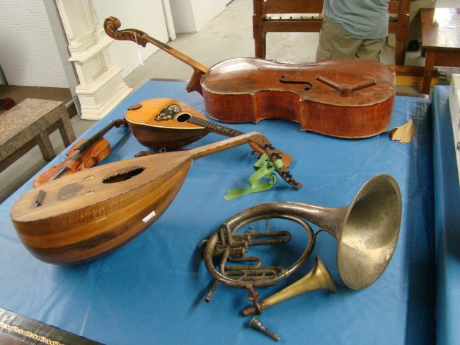 Instrument Lot: Lot 5 early instruments in as found condition including violin, cello (Lodestar) etc.