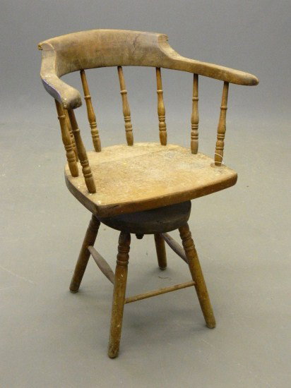 19th c. Revolving Windsor Chair: 19th c. revolving Windsor chair. 20" Seat Ht. 33" Overall Ht.