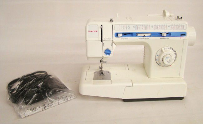Singer Sewing Machine: Contemporary working Singer sewing machine.