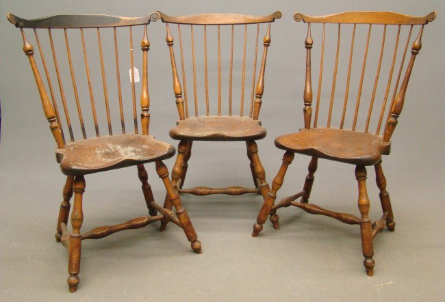 Benchmade Windsor Chairs: Lot 3 Benchmade Windsor chairs.