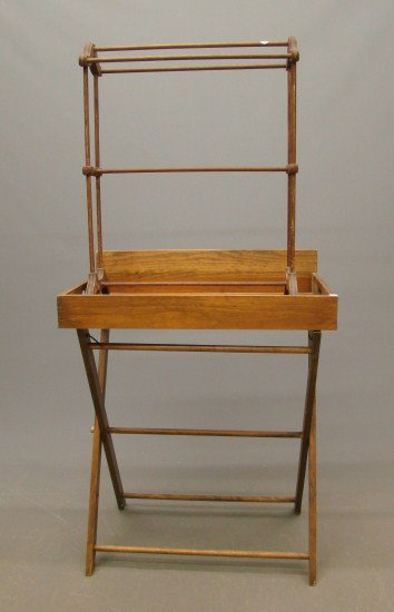 Lot: Lot including towel rack and folding butlers table.