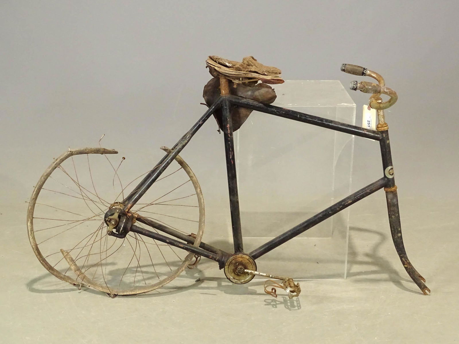 Crescent Chainless Pneumatic Safety Bicycle (1 of 9)