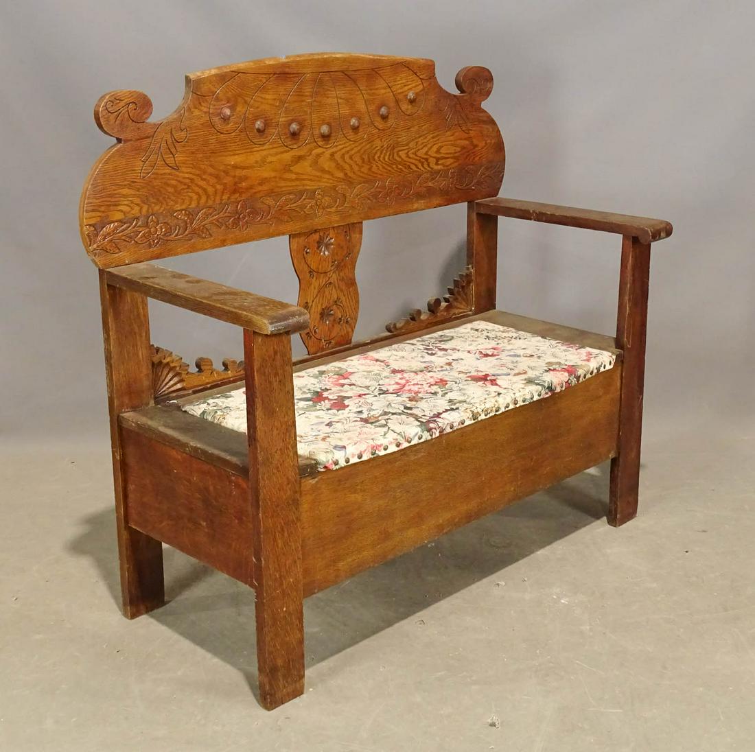 Oak Hall Seat: Victorian oak hall seat with lift lid.