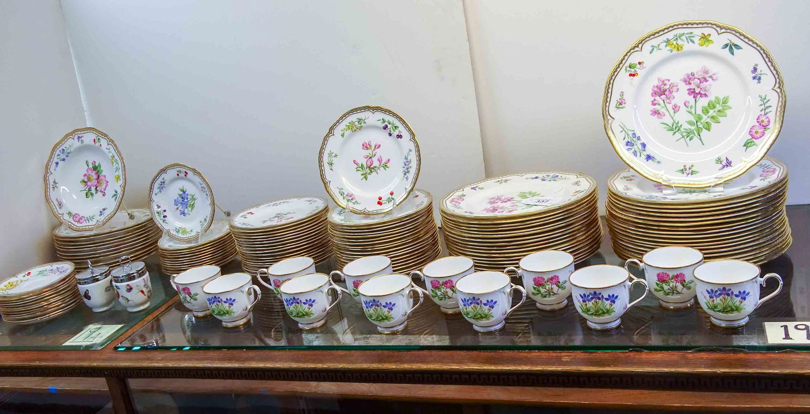 Royal Worcester Porcelain Dinner Service (1 of 10)