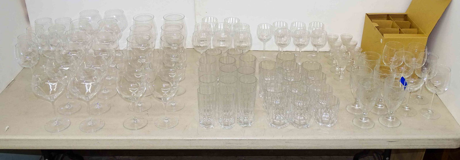 Clear Glass Stemware (1 of 14)
