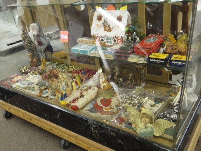 Christmas Lot: Large lot misc. Christmas items including Santa Figure, ornaments, books etc.