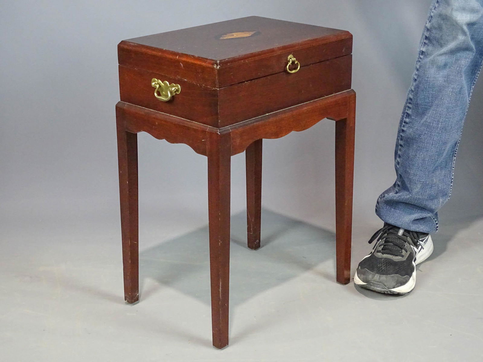 Mahogany Box on Stand (1 of 7)
