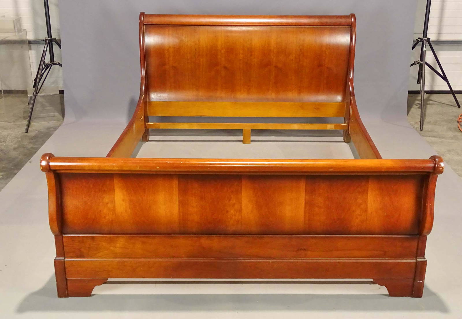Cherry Queen Size Sleigh Bed Auction