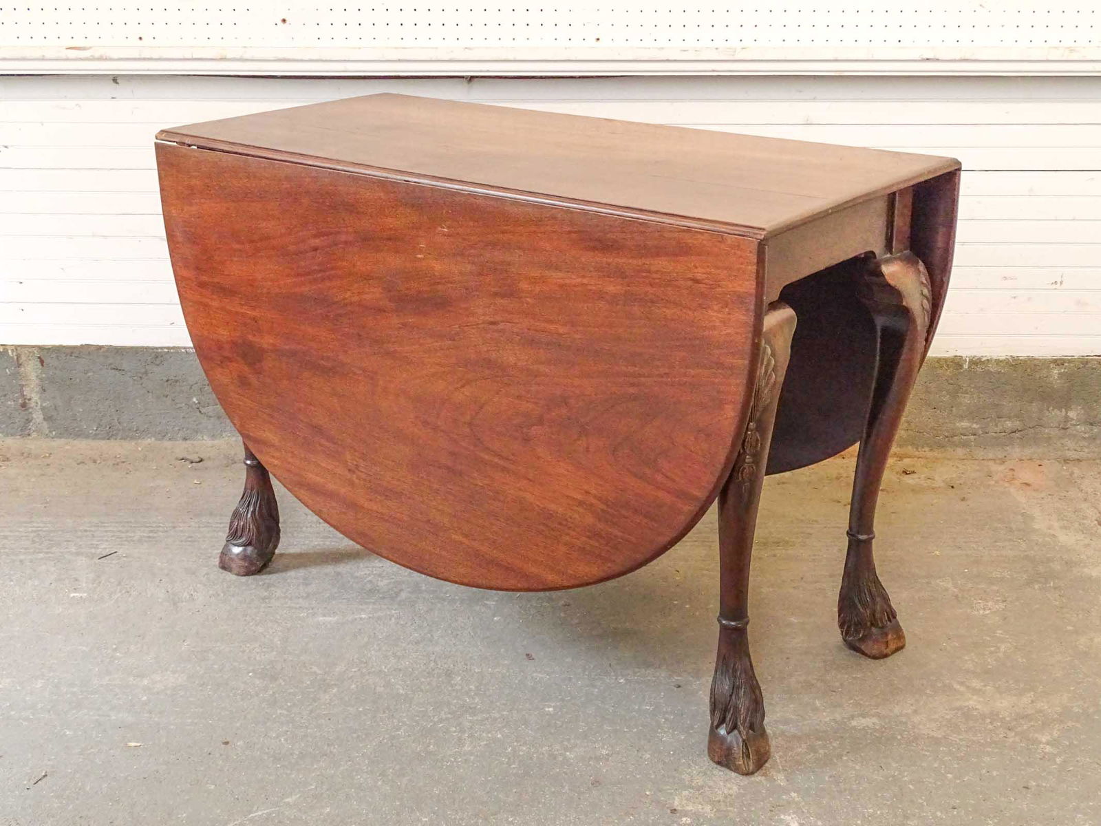 18th c. Mahogany Carved Dropleaf Table (1 of 8)