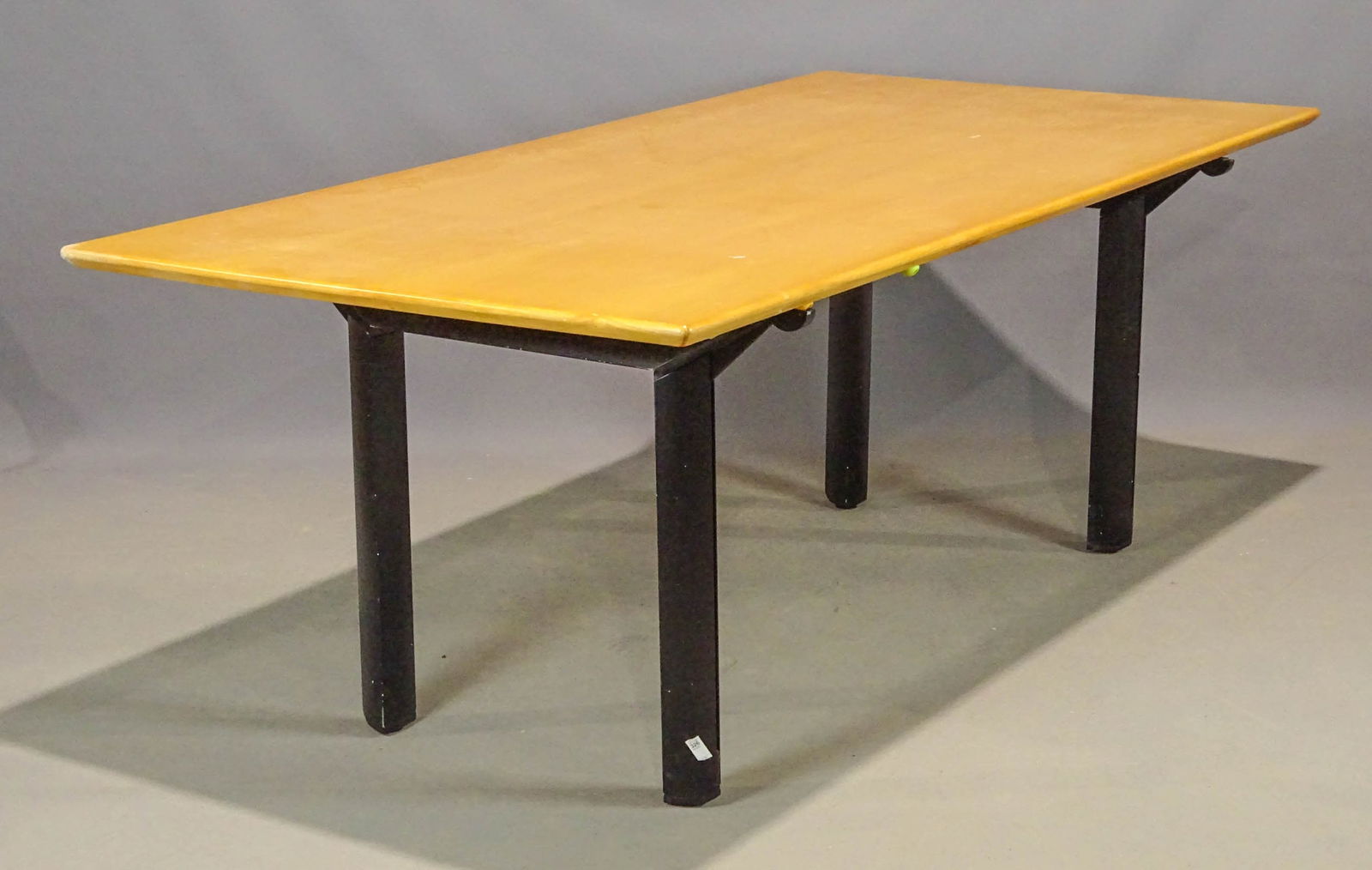 Modern Design Table (1 of 4)