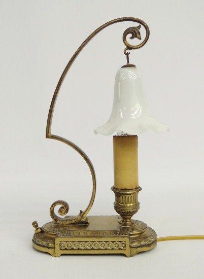 Pairpoint Lamp: Lamp, marked "Pairpoint E3043". Has bell style shade. 13 1/2" Ht.