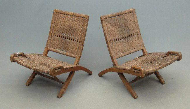 Mid Century Chairs: Pair Hans Wegner style Mid Century folding chairs.