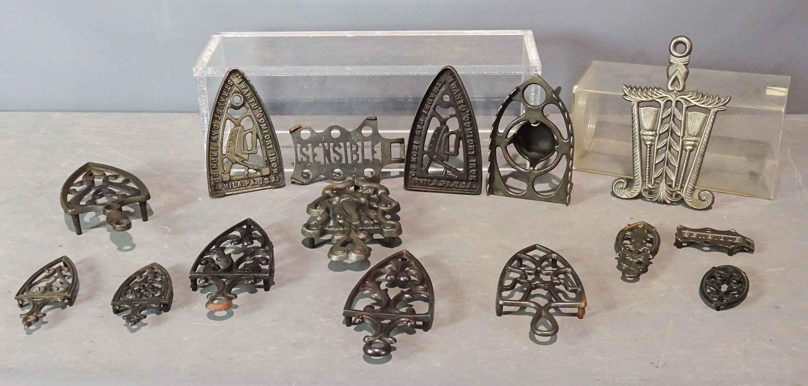 Lot of Trivets (1 of 4)