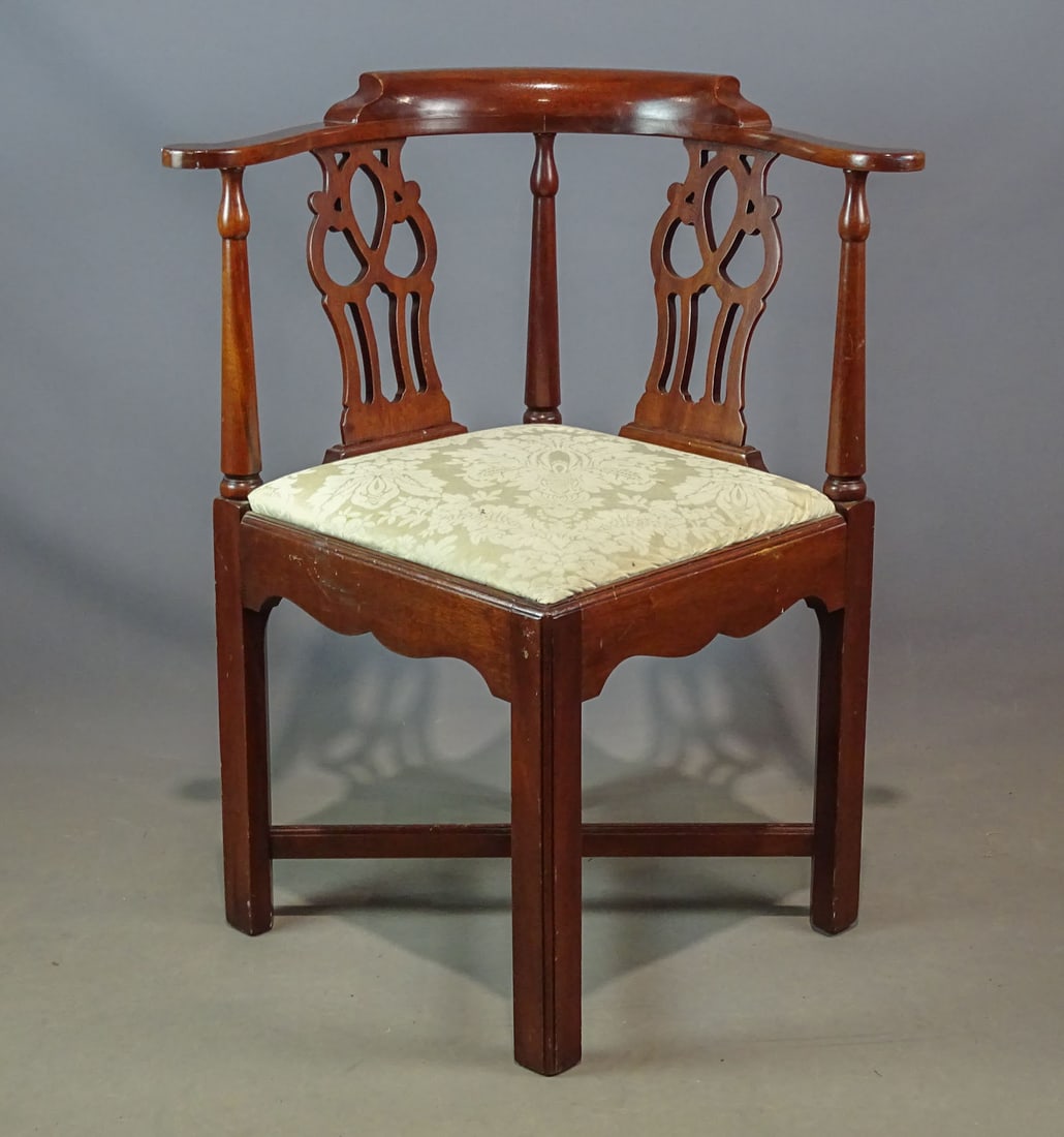 Chippendale Style Corner Seat: Mahogany Chippendale style corner chair. 25" x 18" x 35".