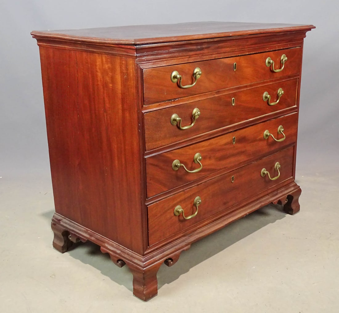 18th c. Chippendale Chest of Drawers (1 of 9)