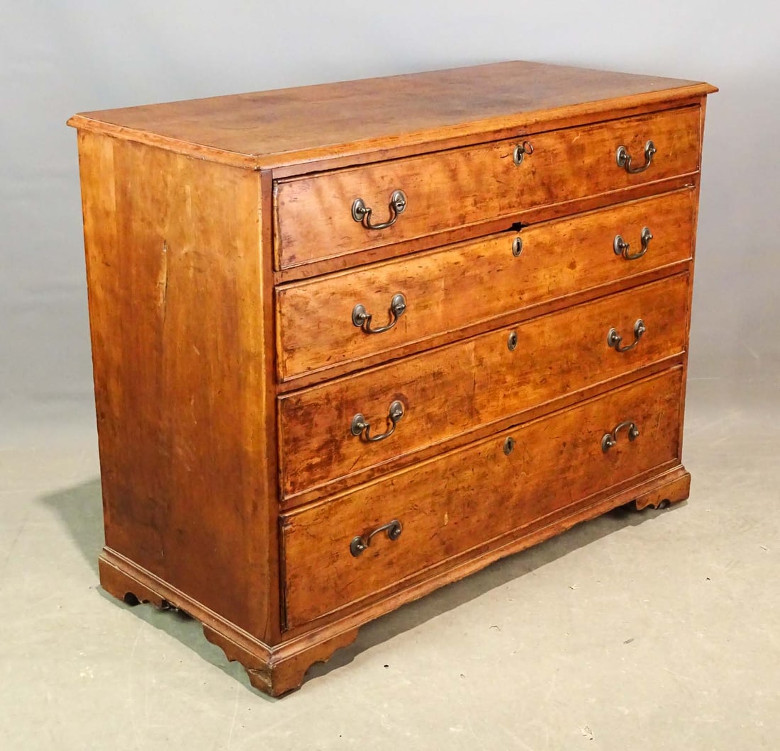18th c. Chest of Drawers (1 of 10)