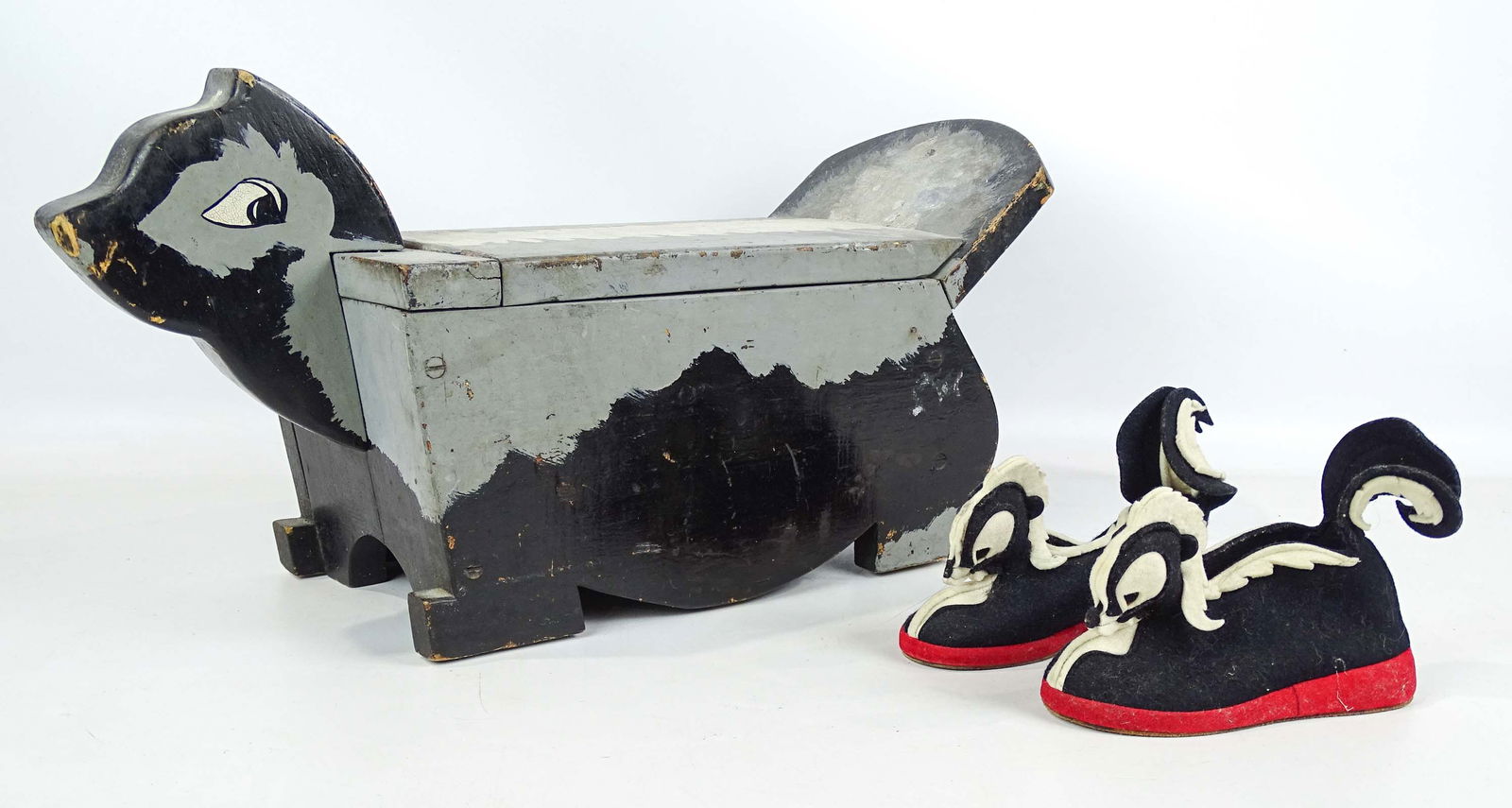 Folk Art Skunk Box (1 of 12)