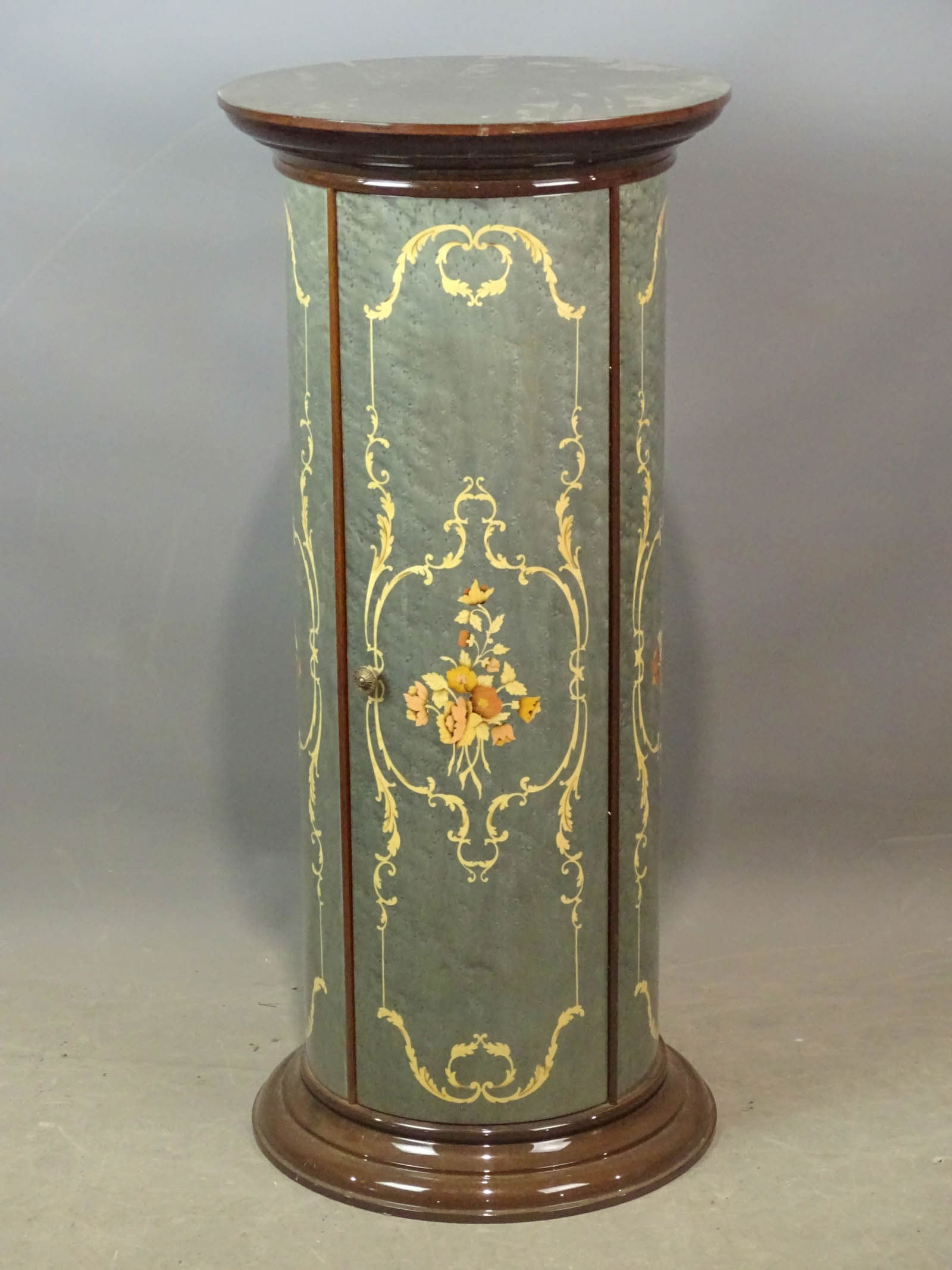 Decorative Pedestal (1 of 7)
