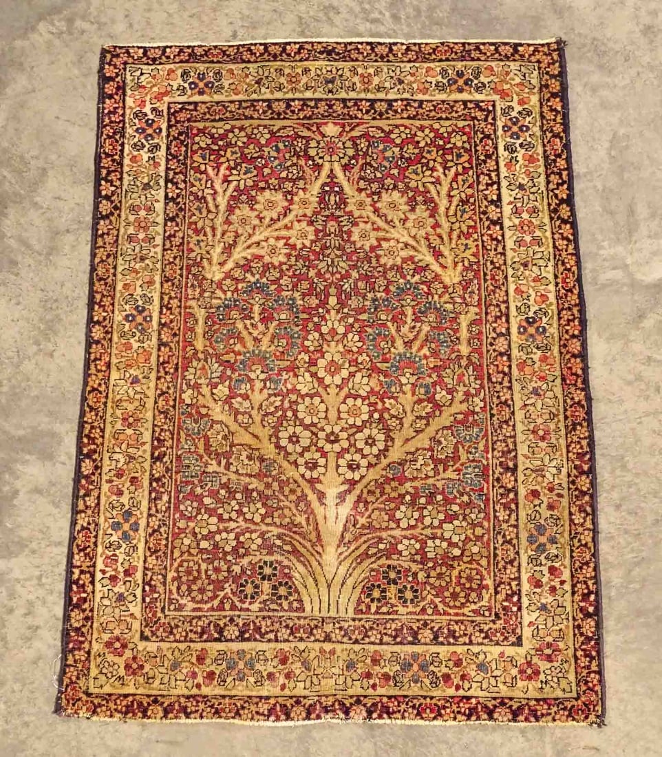 Oriental Rug: Oriental scatter rug. 32 1/2" x 48".