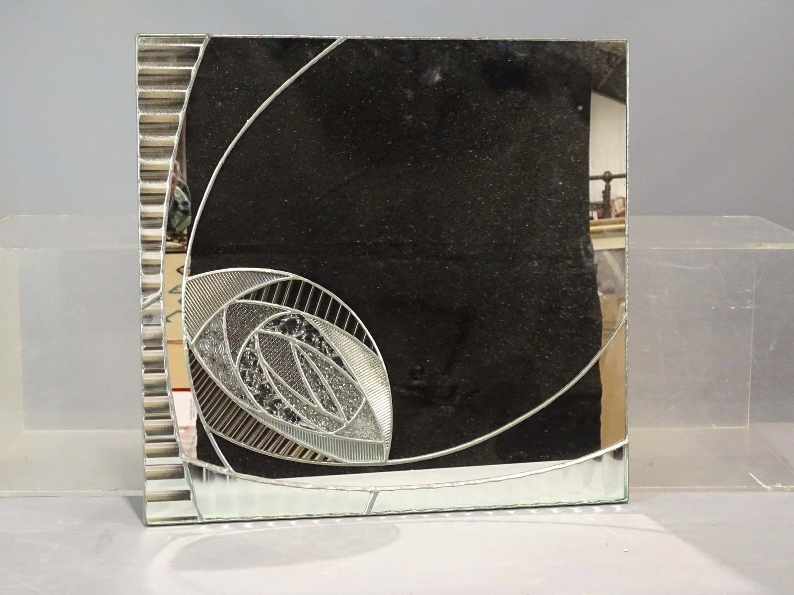 Decorative Wall Mirror: Decorative wall mirror. 21 1/2" x 22".