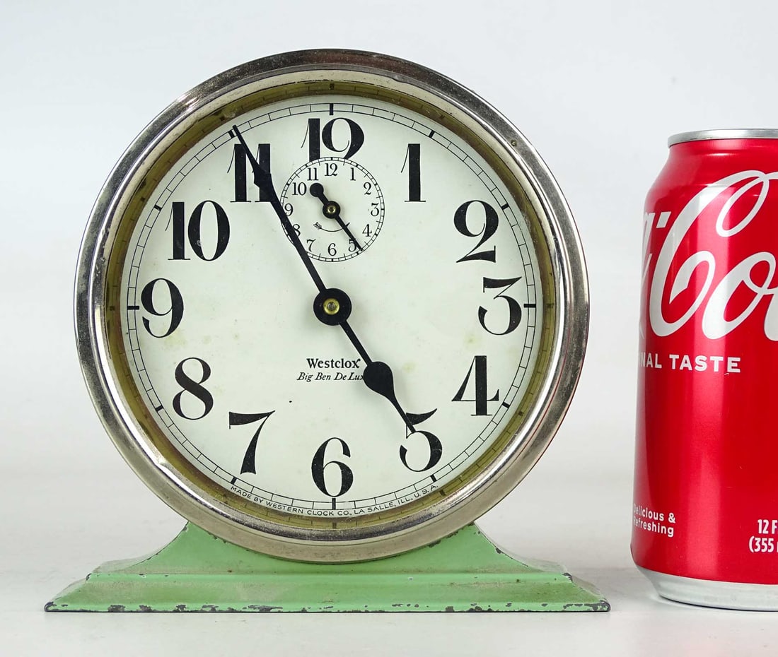 Westclox Table or Desk Clock (1 of 9)
