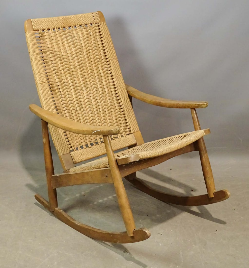 Mid Century Rocking Chair: Mid Century rocking chair. 19" seat Ht., 38" overall Ht..