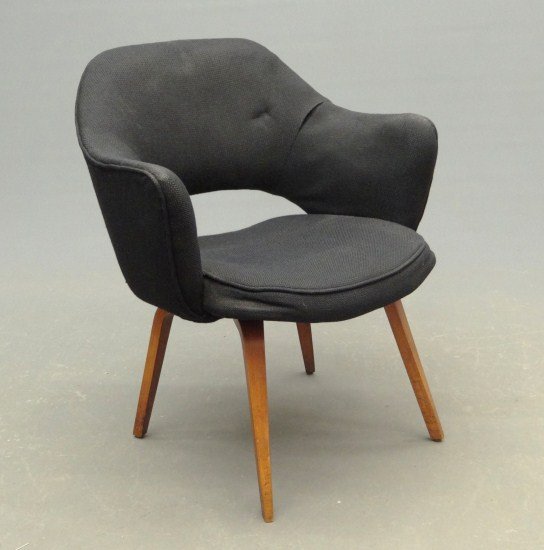 Knoll Chair: Knoll EERO Saarinen Executive arm chair with wooden legs. 16" Seat Ht. 31" Overall Ht.