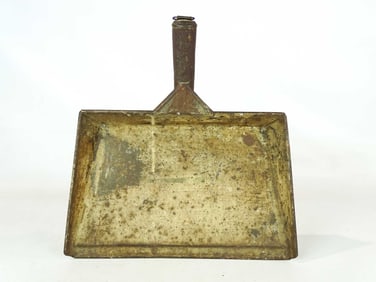 19th c. Shaker Type Dustpan